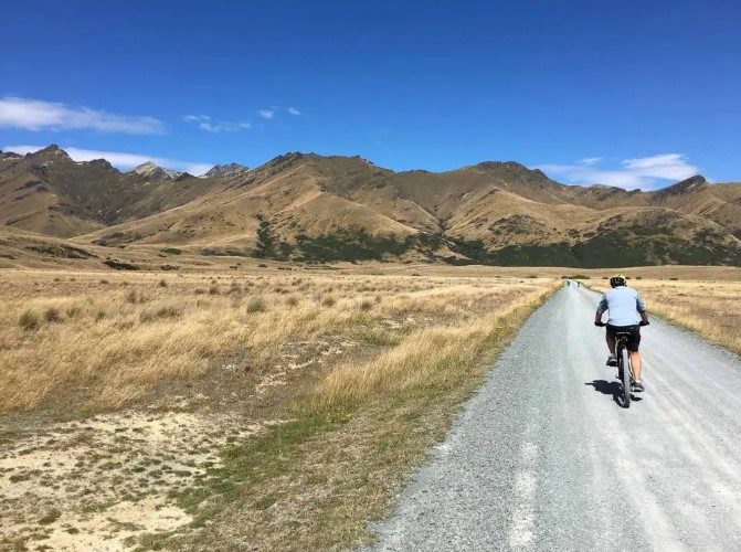 Around the Mountains & Queenstown Trail Tours