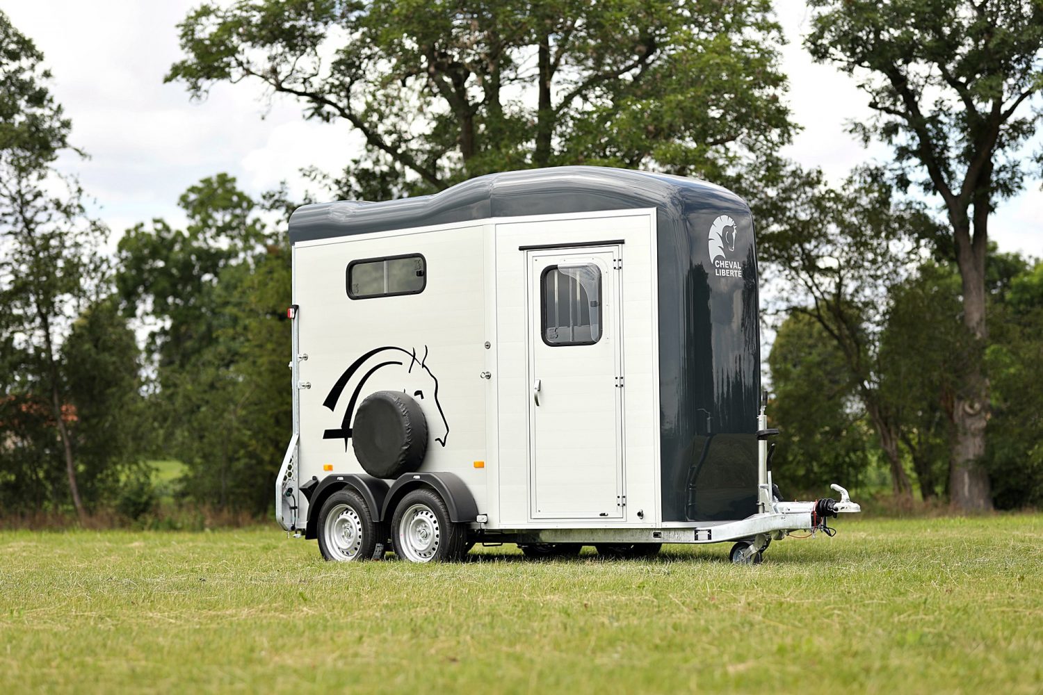 Touring One – Single Horse Trailer