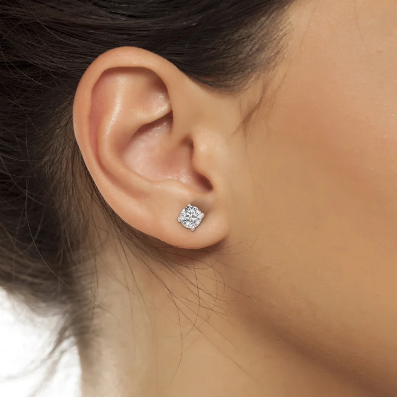 Round Diamond Stud Earrings