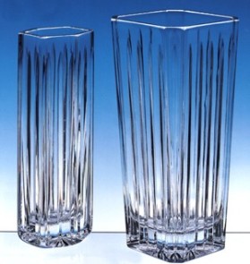 Vases gloine agus criostail