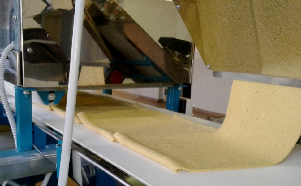 Semi-automatic line for tortilla production