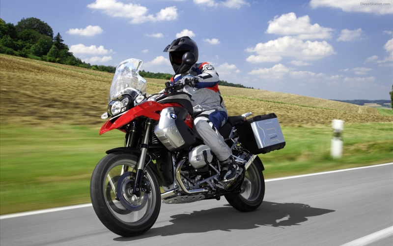 Motorbiciklik és motorcsónakok bérlése, kölcsönzése