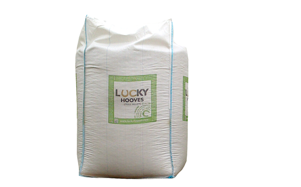 Lucky Hooves straw pellets horse stall bedding