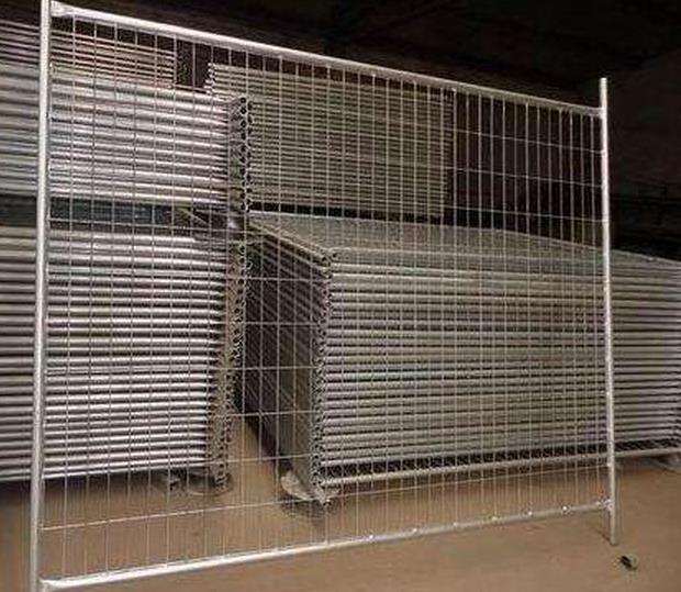 Teller ve kafesler, çevre duvarı için - metal / dikenli demir teller