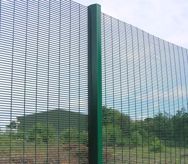 Filo e reti metalliche e filo spinato per recinzioni