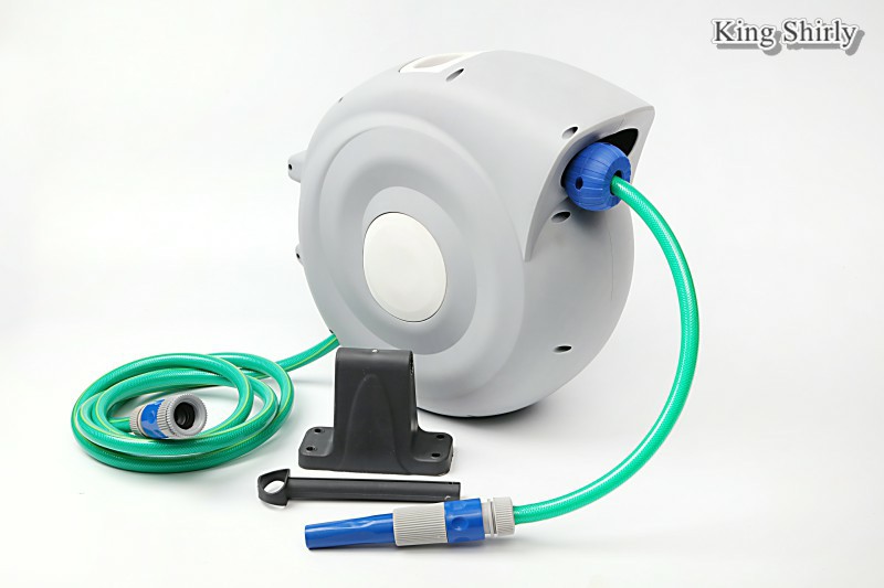 retractable hose reel w/ adjustable nozzle