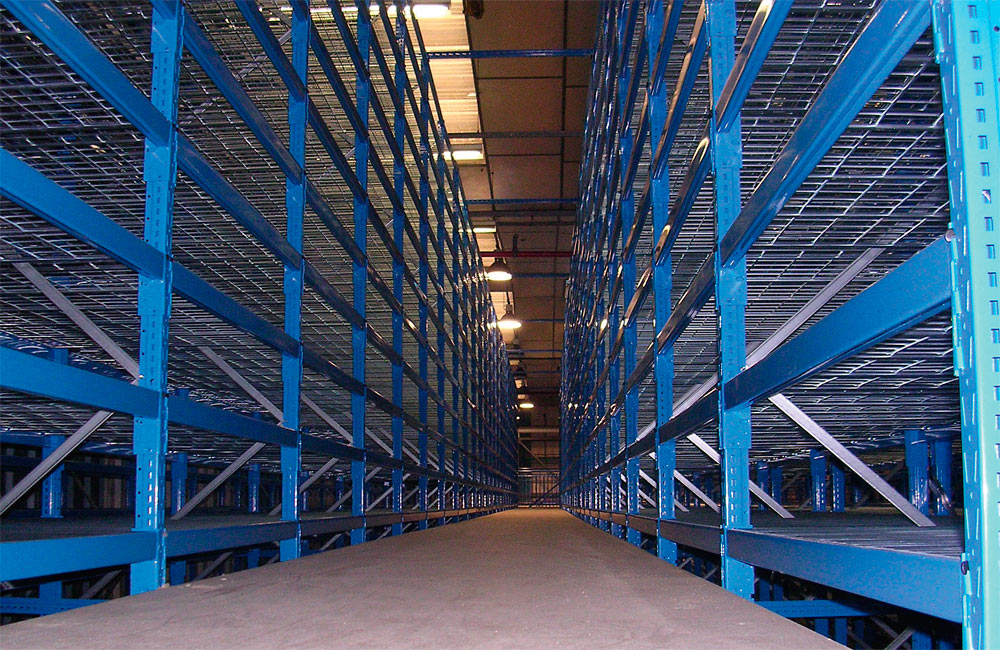 Platform on Shelving and Locker Gateway