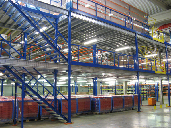 Plateformes de stockage, plateformes de bureau et mezzanines. 