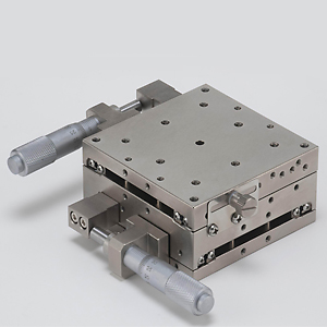 Els components de metall i ferramentes per reixes, portes, finestres, porticons i persianes