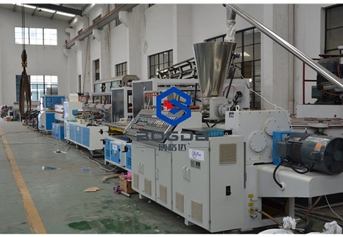 Extruders plastike