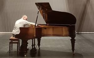 Pianos, டியூனிங் மற்றும் பழுது