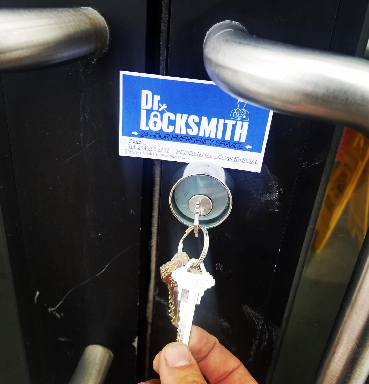 Locksmiths 'makala, safes na mitambo ya usalama