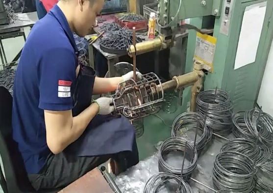 Wire forming assembly